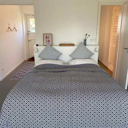 Nije Haven Bed & Breakfast 3*